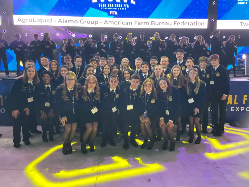 CA FFA members at National Convention